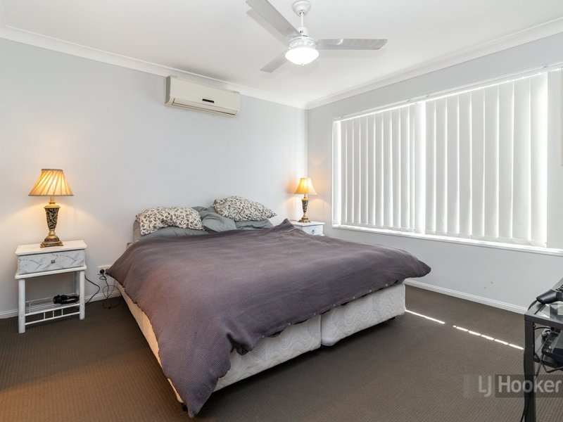 Photo - 16 Charlton Place, Regents Park QLD 4118 - Image 8