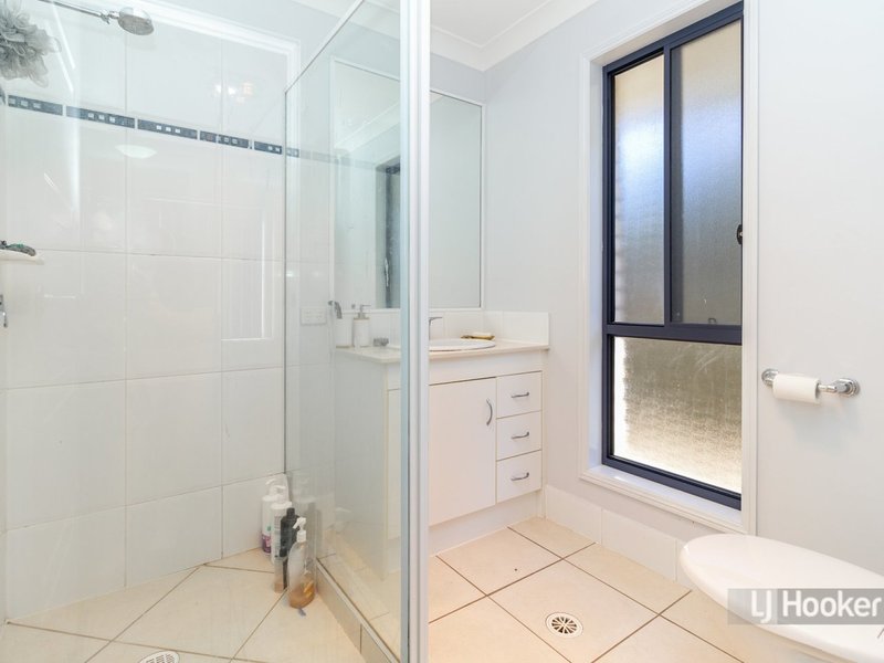 Photo - 16 Charlton Place, Regents Park QLD 4118 - Image 9