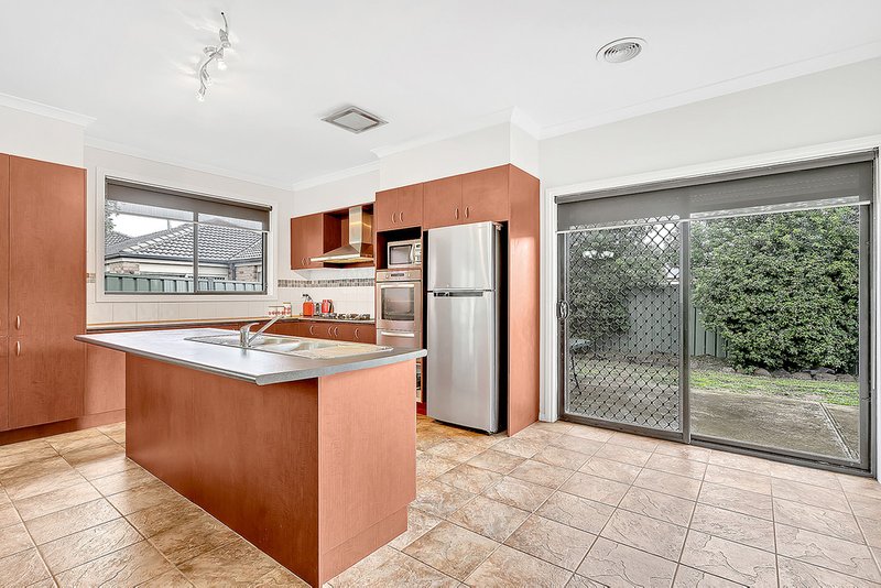 Photo - 16 Chelsworth Loop, Craigieburn VIC 3064 - Image 3