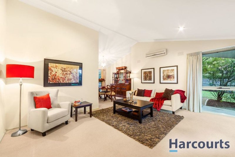 Photo - 16 Chichester Square, Wantirna VIC 3152 - Image 2