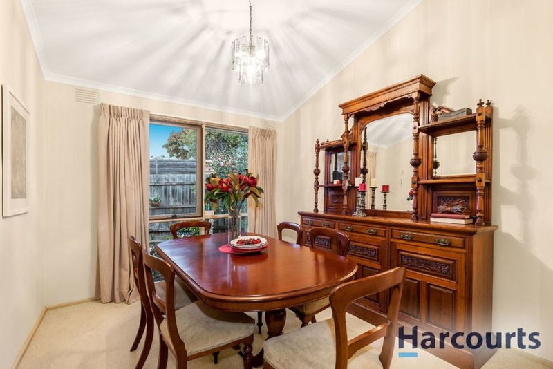 Photo - 16 Chichester Square, Wantirna VIC 3152 - Image 5