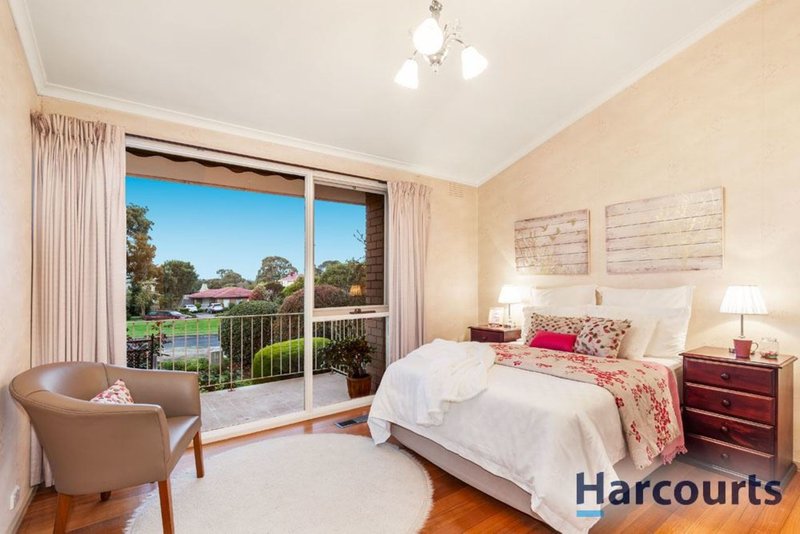 Photo - 16 Chichester Square, Wantirna VIC 3152 - Image 7