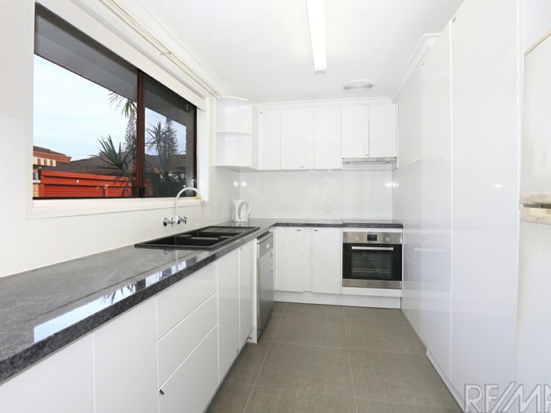 Photo - 16 Christina Crt ( Villa 1 ) , Mermaid Waters QLD 4218 - Image 6