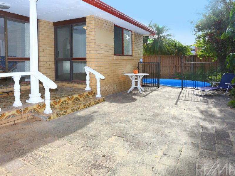 Photo - 16 Christina Crt ( Villa 1 ) , Mermaid Waters QLD 4218 - Image 15