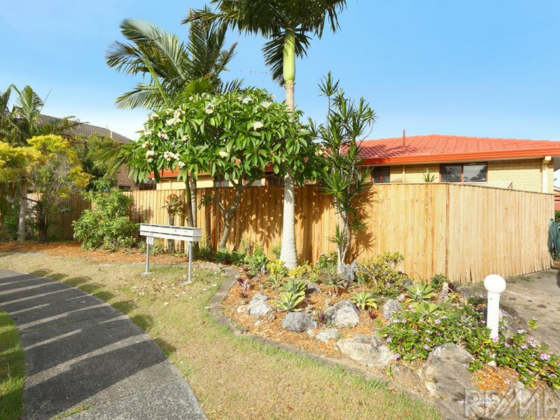 Photo - 16 Christina Crt ( Villa 1 ) , Mermaid Waters QLD 4218 - Image 17