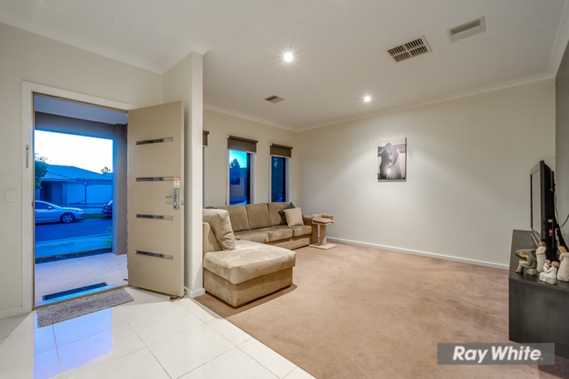 Photo - 16 Clearwater Rise Pde , Truganina VIC 3029 - Image 2