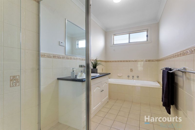 Photo - 16 Clearwater View, South Morang VIC 3752 - Image 9