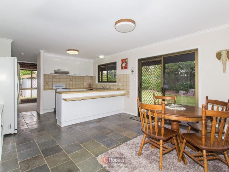 Photo - 16 Clover Court, Regents Park QLD 4118 - Image 2