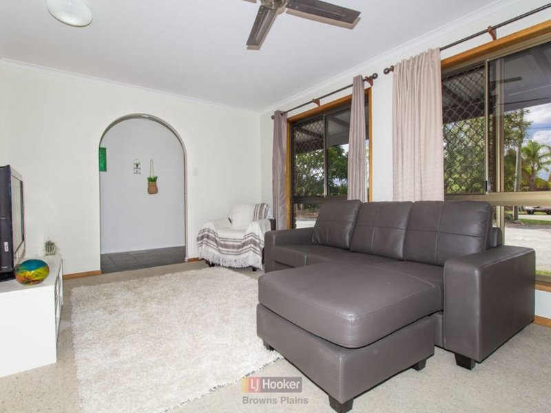 Photo - 16 Clover Court, Regents Park QLD 4118 - Image 3