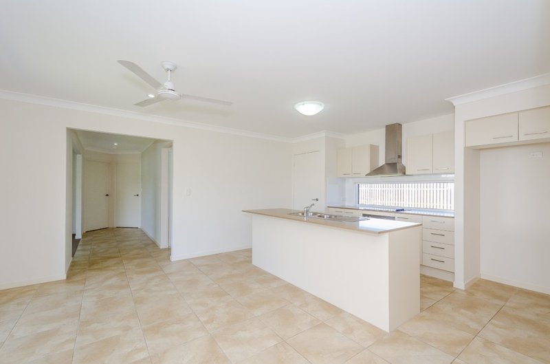 Photo - 16 Clover Crescent, Boyne Island QLD 4680 - Image 3