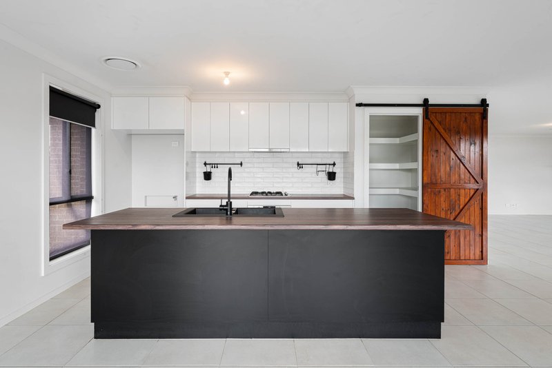 Photo - 16 Colvin Place, Goulburn NSW 2580 - Image 2