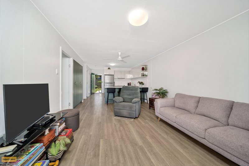 Photo - 1/6 Colyer Close, Innisfail Estate QLD 4860 - Image 2