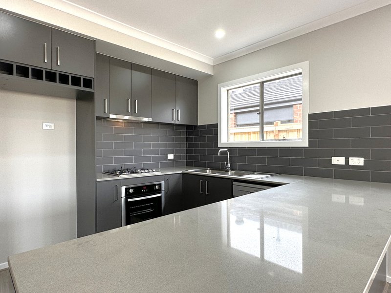 Photo - 16 Constable Street, Beveridge VIC 3753 - Image 3