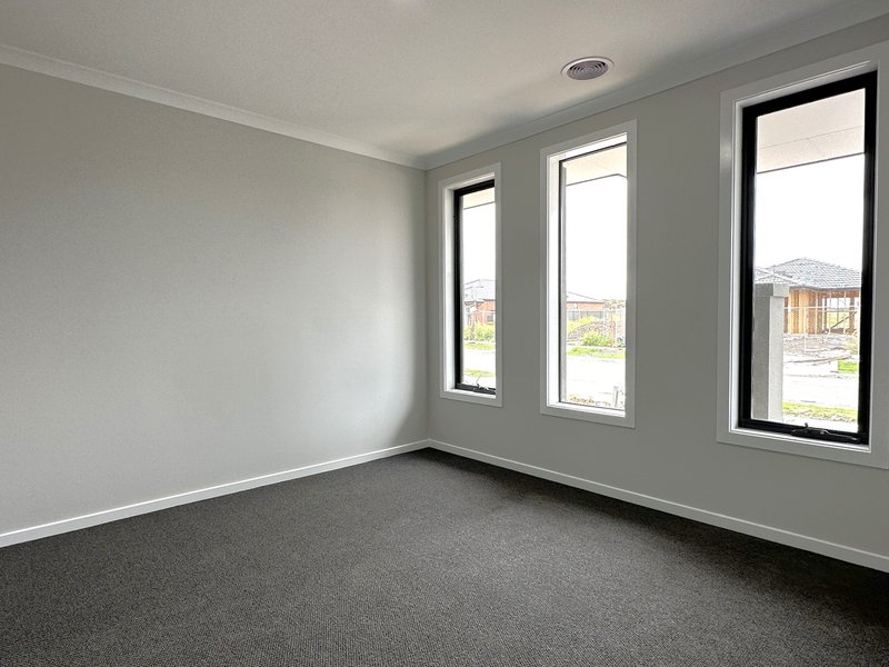 Photo - 16 Constable Street, Beveridge VIC 3753 - Image 8