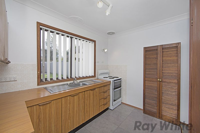 Photo - 16 Cornwall Avenue, Gorokan NSW 2263 - Image 4