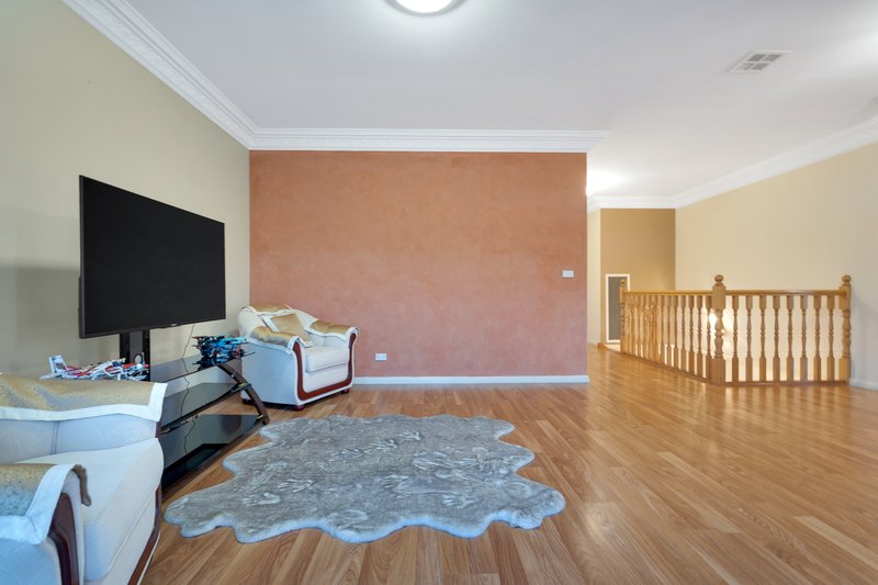 Photo - 16 Coronet Avenue, Roxburgh Park VIC 3064 - Image 12