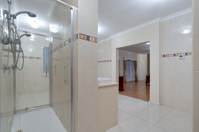 Photo - 16 Coronet Avenue, Roxburgh Park VIC 3064 - Image 17