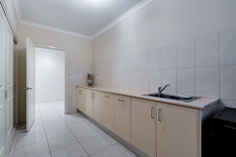 Photo - 16 Coronet Avenue, Roxburgh Park VIC 3064 - Image 25