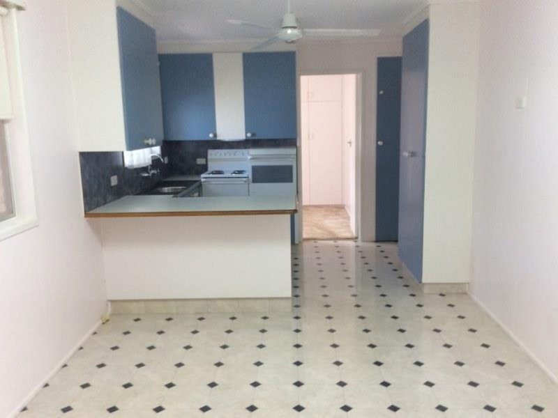Photo - 16 Corriedale Crescent, Harristown QLD 4350 - Image 2