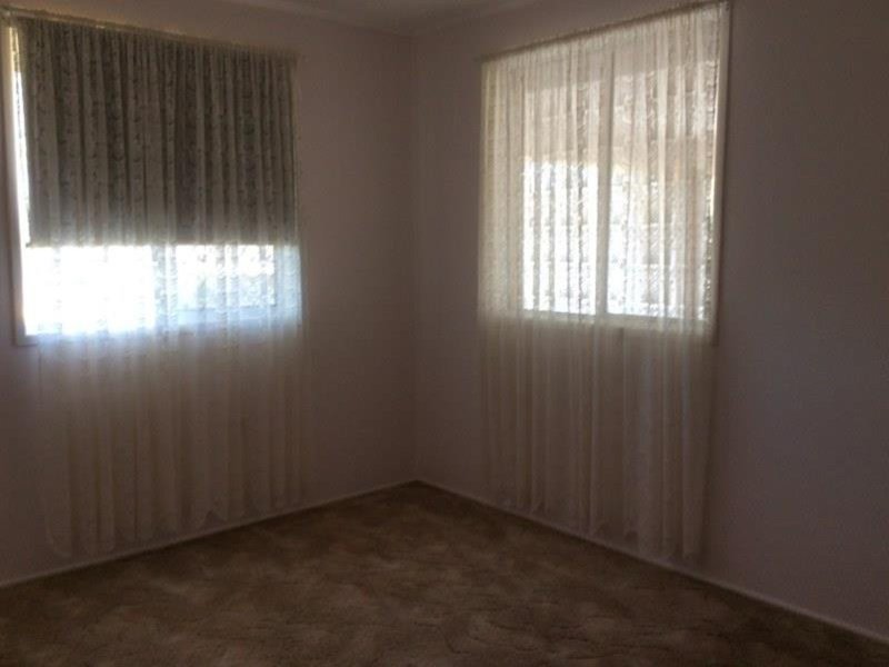 Photo - 16 Corriedale Crescent, Harristown QLD 4350 - Image 8