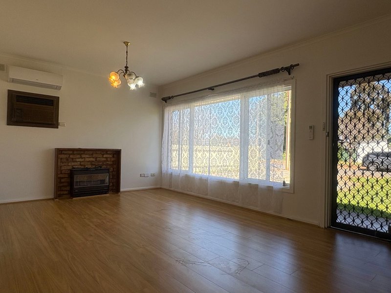 Photo - 16 Crabb Road, Smithfield Plains SA 5114 - Image 3