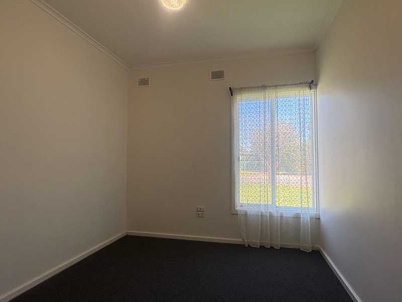 Photo - 16 Crabb Road, Smithfield Plains SA 5114 - Image 6