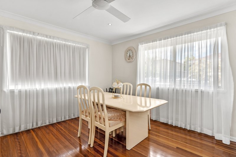 Photo - 16 Crestgarden Street, Macgregor QLD 4109 - Image 6