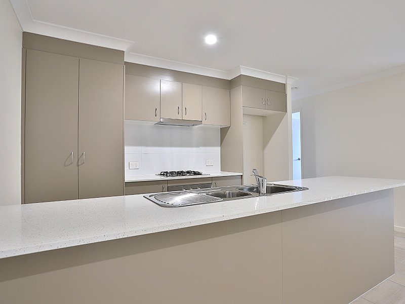 Photo - 16 Crewes Crescent, Redbank Plains QLD 4301 - Image 2