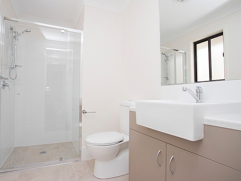 Photo - 16 Crewes Crescent, Redbank Plains QLD 4301 - Image 5