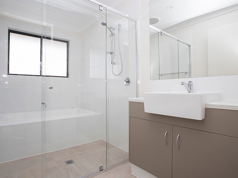 Photo - 16 Crewes Crescent, Redbank Plains QLD 4301 - Image 7