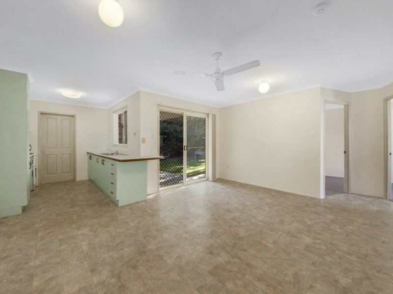 Photo - 16 Curtis Avenue, Boyne Island QLD 4680 - Image 3