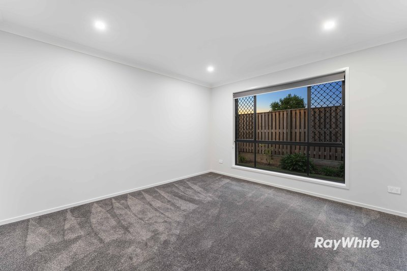 Photo - 16 Cypress Street, Park Ridge QLD 4125 - Image 10