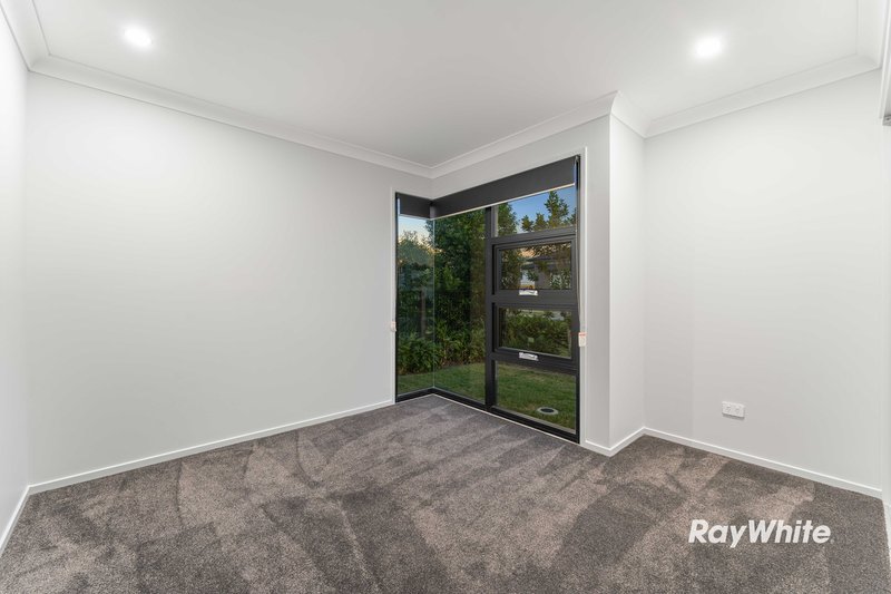 Photo - 16 Cypress Street, Park Ridge QLD 4125 - Image 12