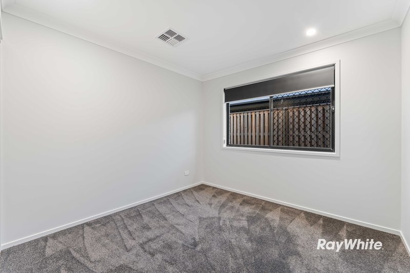 Photo - 16 Cypress Street, Park Ridge QLD 4125 - Image 13