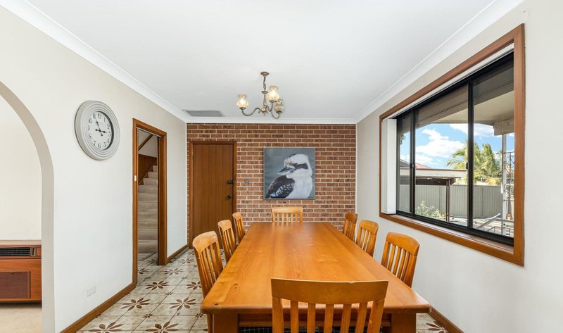 Photo - 16 Dakota Drive, Bossley Park NSW 2176 - Image 5