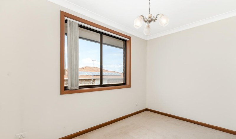 Photo - 16 Dakota Drive, Bossley Park NSW 2176 - Image 8