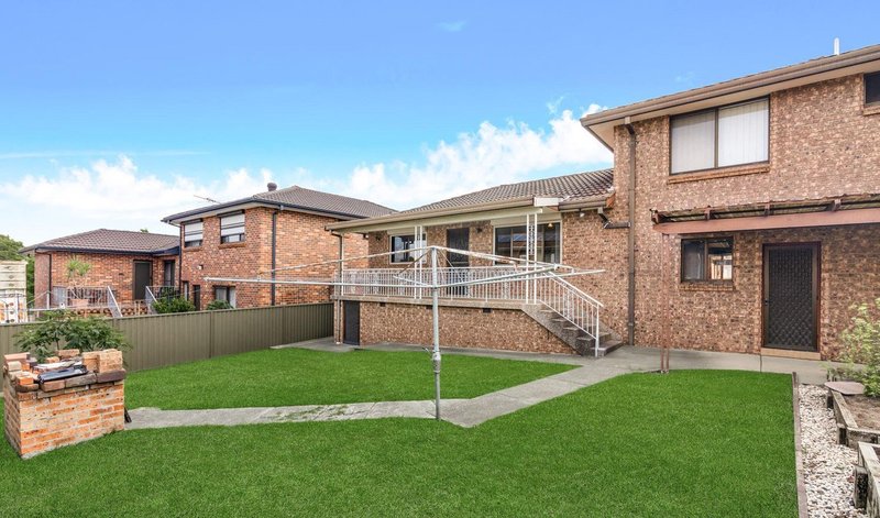 Photo - 16 Dakota Drive, Bossley Park NSW 2176 - Image 11