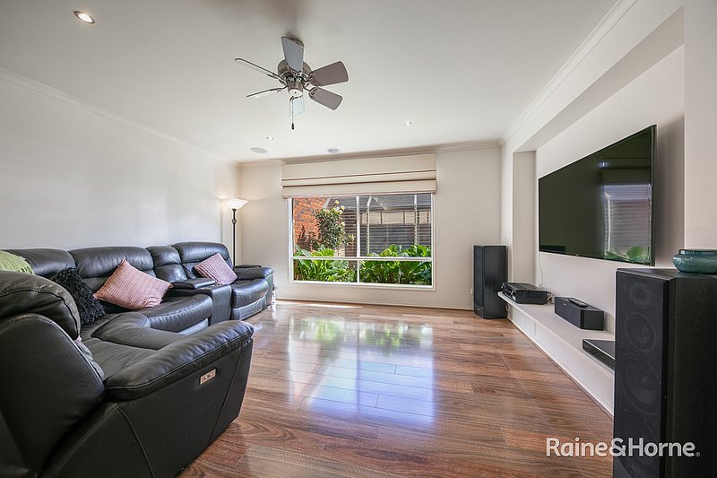 Photo - 16 Daly Close, Sunbury VIC 3429 - Image 7