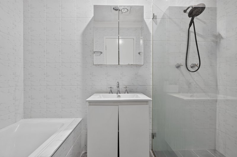 Photo - 16 Day Place, Minto NSW 2566 - Image 10