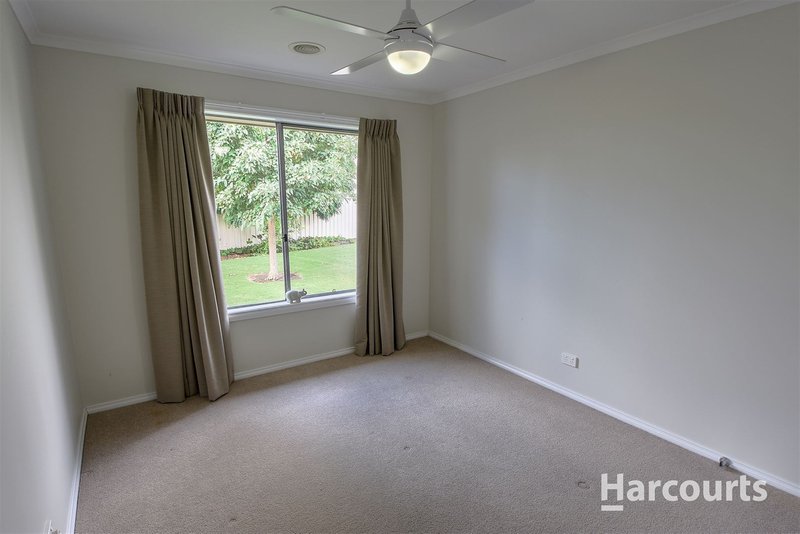 Photo - 16 Deakin Court, Horsham VIC 3400 - Image 8