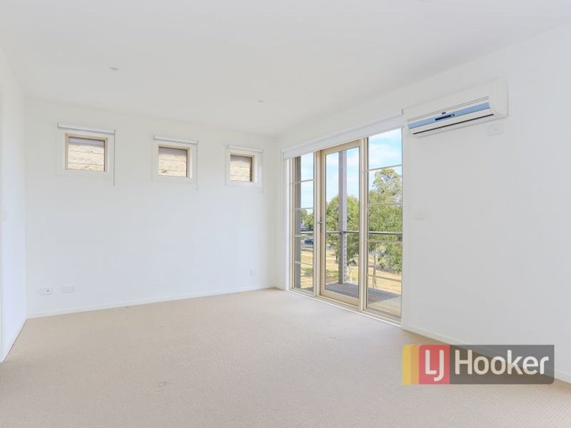 Photo - 16 Dealbata Lane, Pakenham VIC 3810 - Image 3