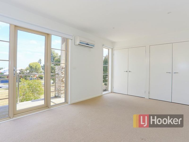 Photo - 16 Dealbata Lane, Pakenham VIC 3810 - Image 4