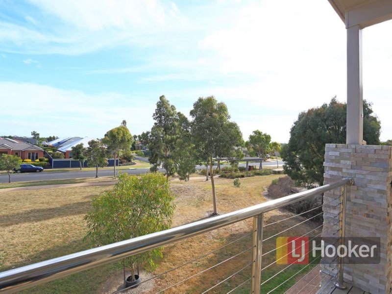 Photo - 16 Dealbata Lane, Pakenham VIC 3810 - Image 5