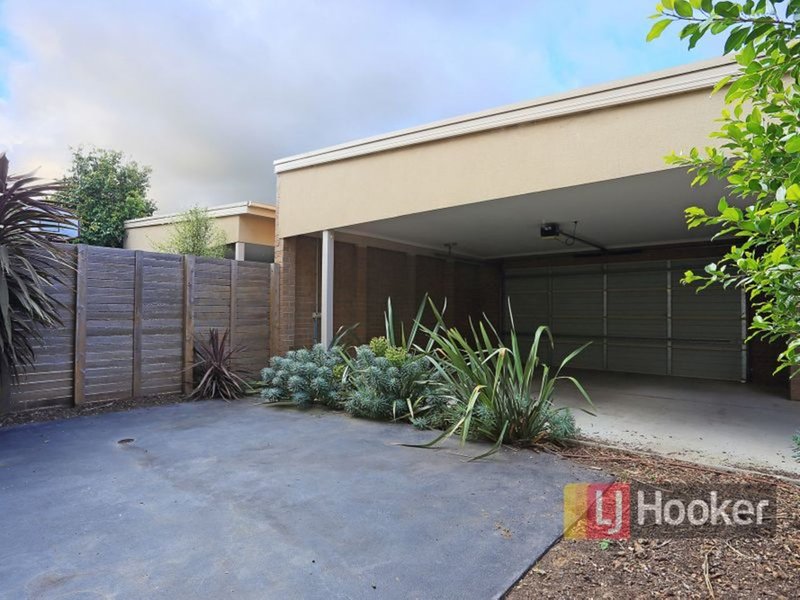 Photo - 16 Dealbata Lane, Pakenham VIC 3810 - Image 11