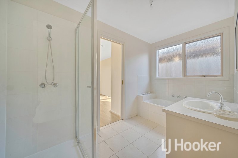 Photo - 16 Dean Court, Cranbourne West VIC 3977 - Image 11