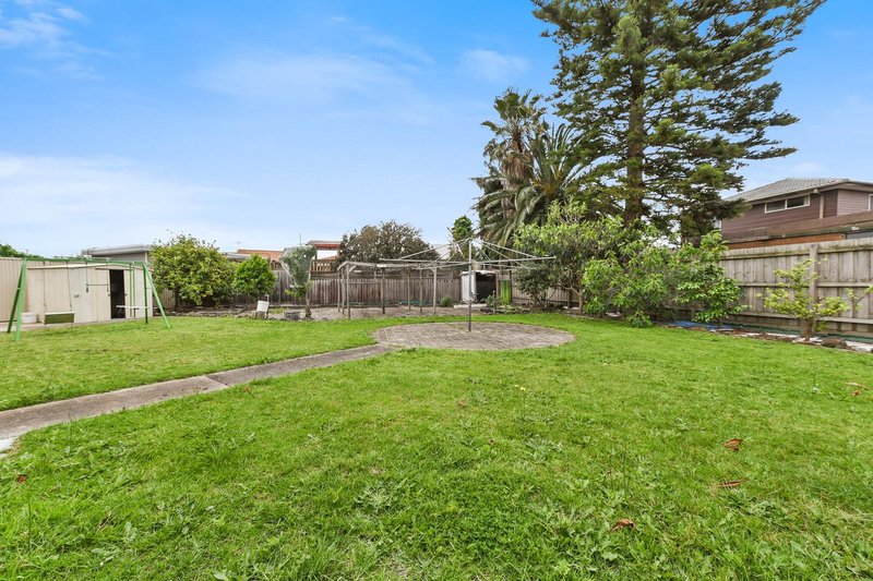 Photo - 16 Deanswood Close, Keysborough VIC 3173 - Image 10