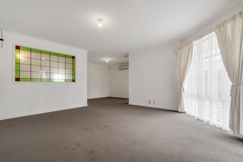 Photo - 16 Dendy Court, Roxburgh Park VIC 3064 - Image 3