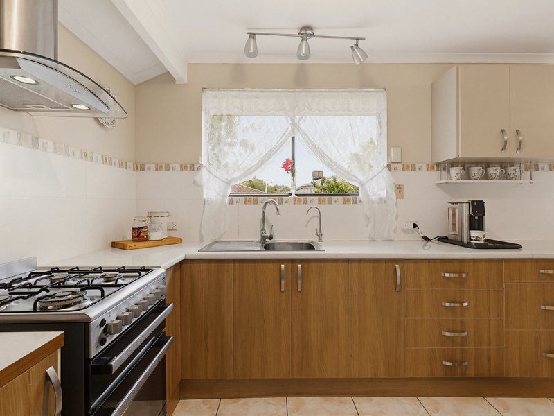 Photo - 16 Derek Crescent, Morphett Vale SA 5162 - Image 8