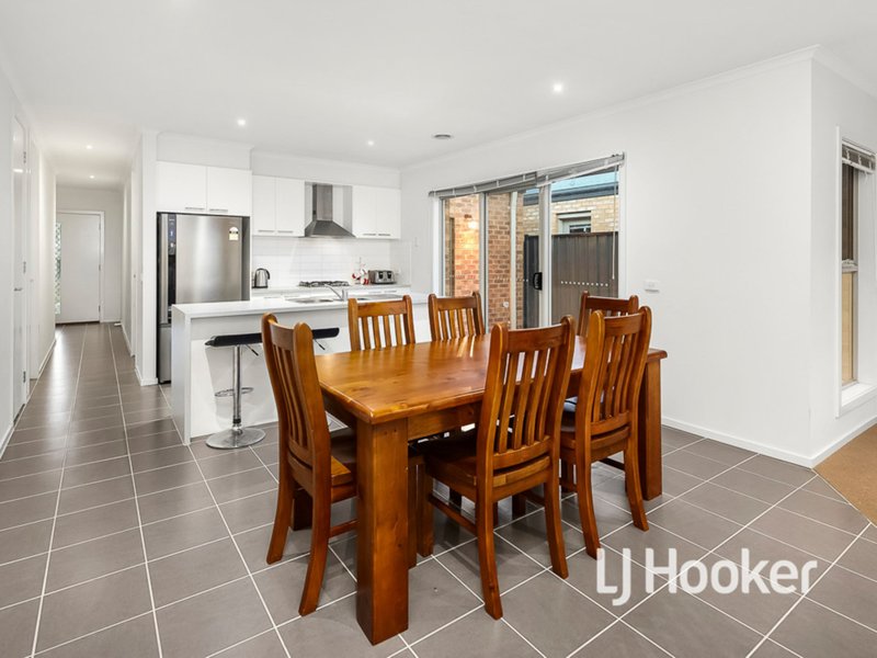 Photo - 16 Derham Drive, Point Cook VIC 3030 - Image 2