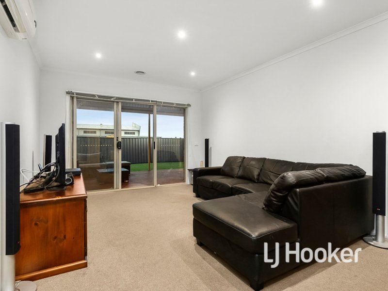 Photo - 16 Derham Drive, Point Cook VIC 3030 - Image 5